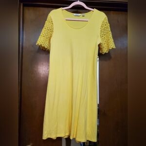 Yellow dress with lacey sleeves